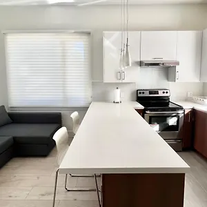 Ferienhaus Brand New Modern Laneway House Kanada